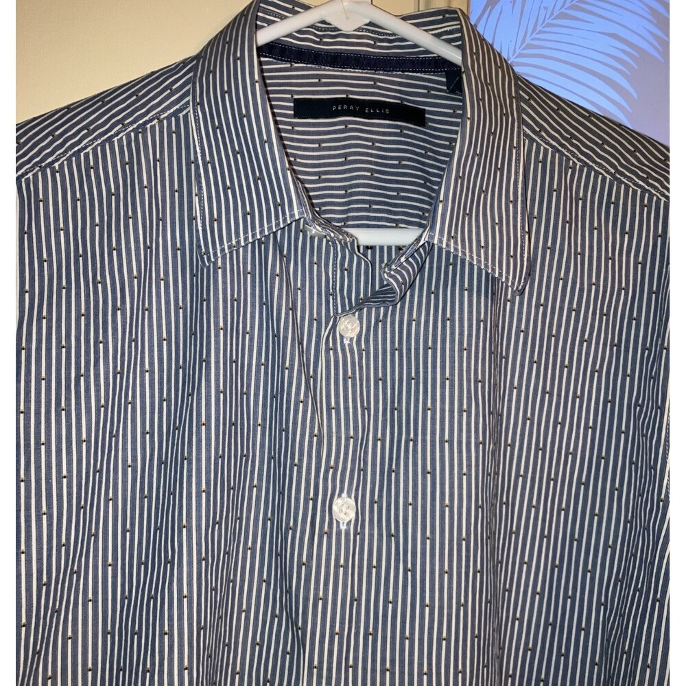 Perry Ellis Men’s Button SZ Large  Long Sleeve